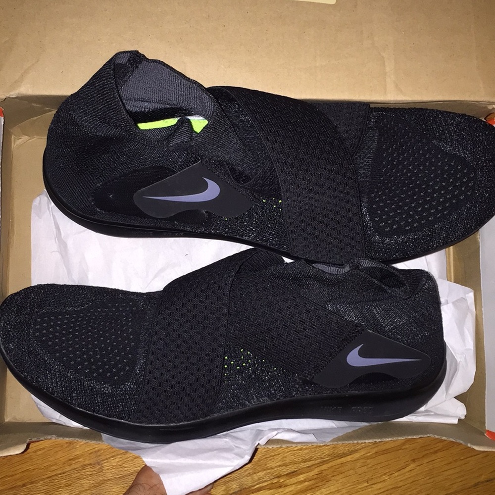 2018 Nike Free Rn  black x black Velcro lacing.